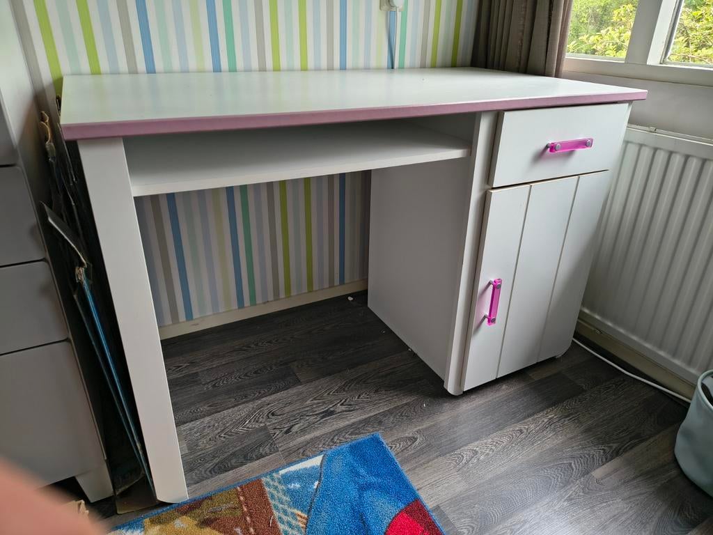 Meisjes bureau in goede staat (122x65x78 cm), Huis en Inrichting, Bureaus, Ophalen, Gebruikt, 122 cm, Met lades