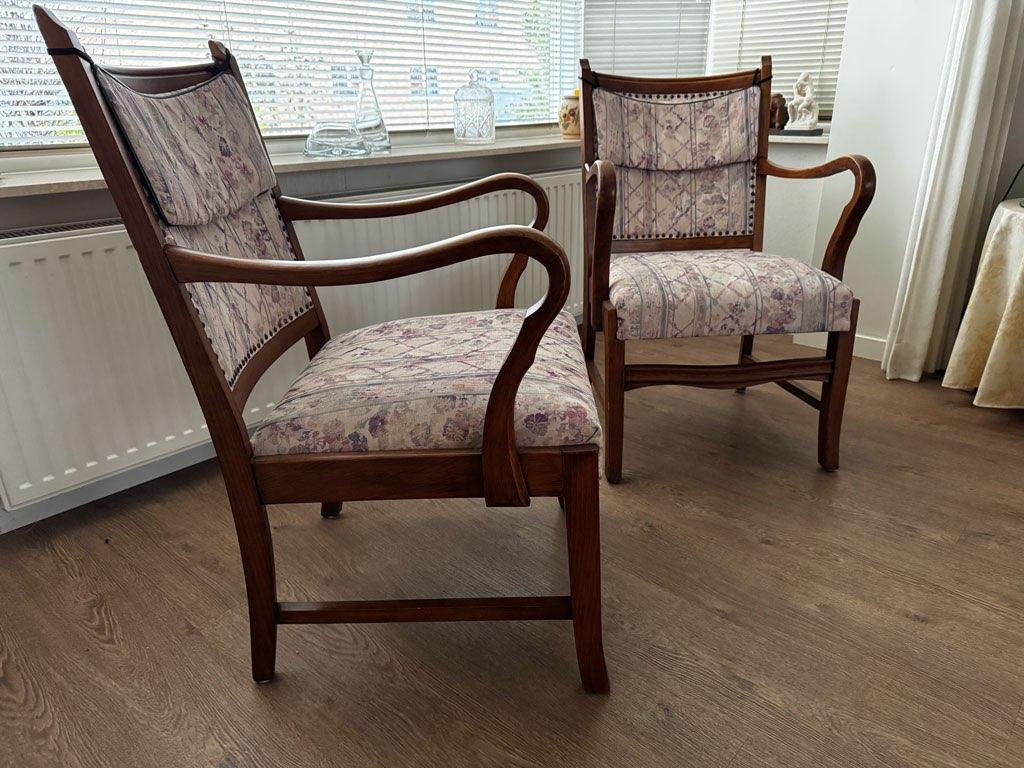 Twee antieke stoeltjes, Ophalen