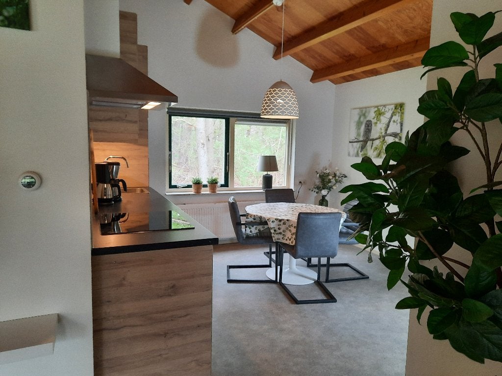 Rolstoeltoegankelijke bungalow op landgoed, 11-25 sept vrij!, In bos, 2 slaapkamers, Wasmachine, Landelijk