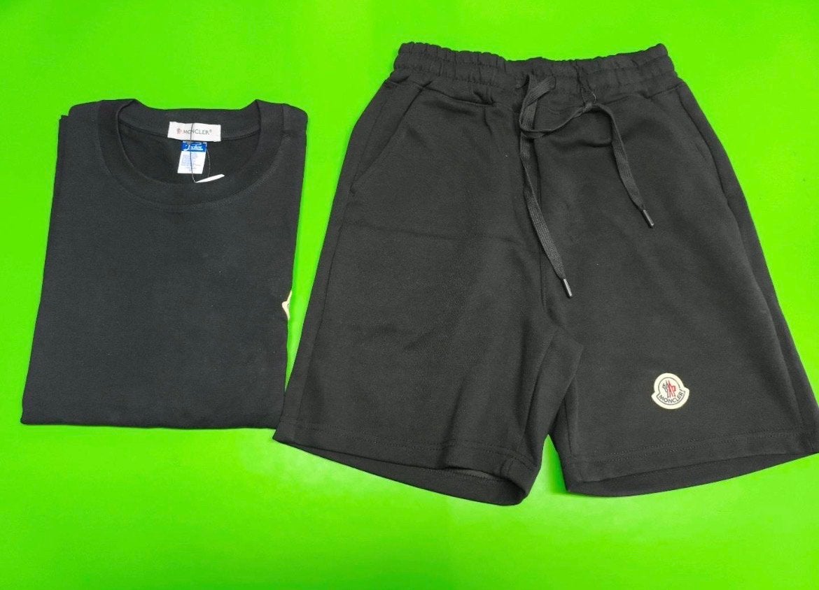 Moncler pak - T-shirt en korte broek - Nieuw met prijskaartj, Ophalen of Verzenden, Nieuw
