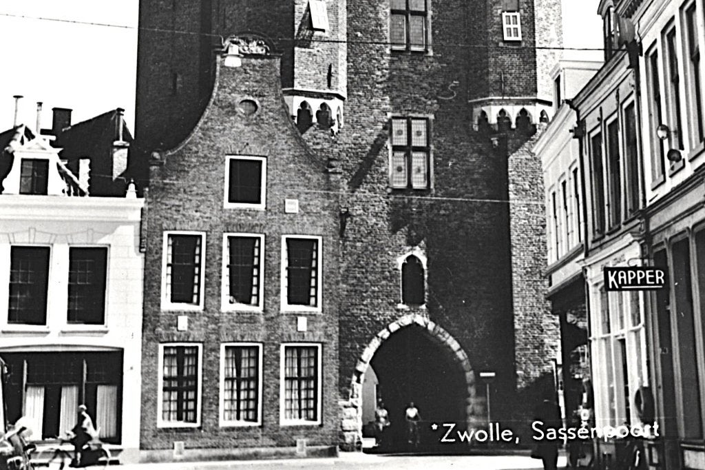 972275	Zwolle	Sassenpoort	Onbeschreven, Ophalen of Verzenden, 1940 tot 1960, Ongelopen, Overijssel
