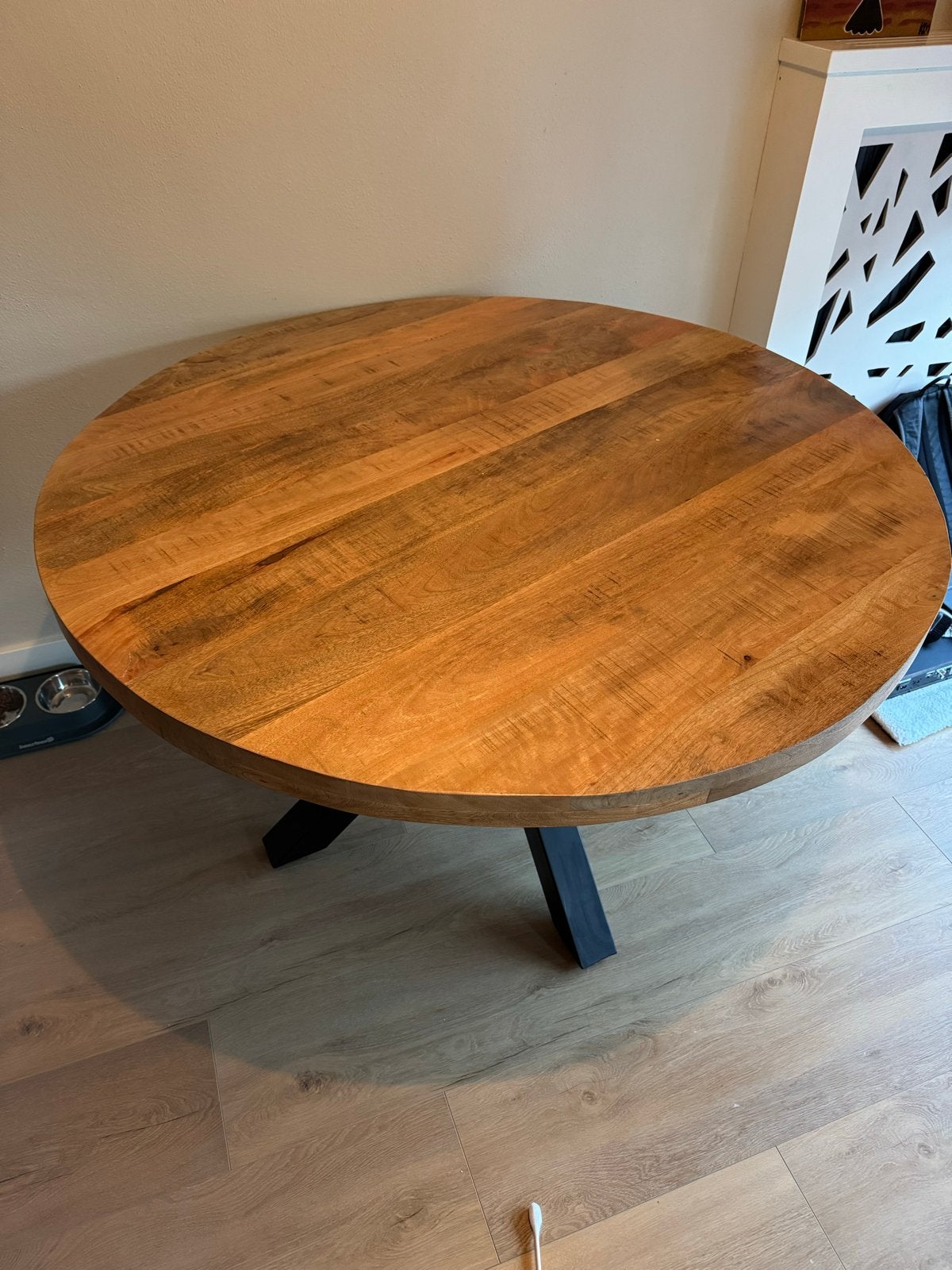 Ronde eettafel van mangohout - Ø130 cm, Huis en Inrichting, Tafels | Eettafels, Ophalen, Rond, Zo goed als nieuw, Vier personen