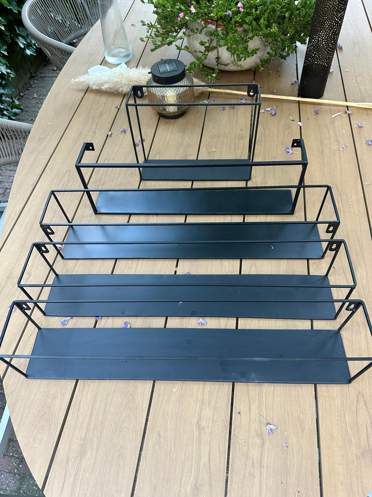 Zwart metalen wand rekjes, Ophalen, Zo goed als nieuw