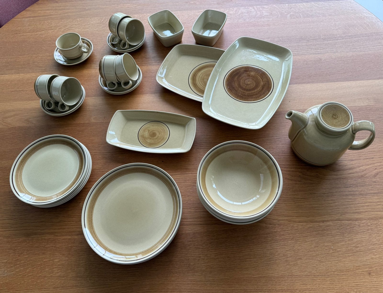 Noors vintage design servies Figgjo Norway F555, Ophalen, Keramiek, Zo goed als nieuw, Overige stijlen