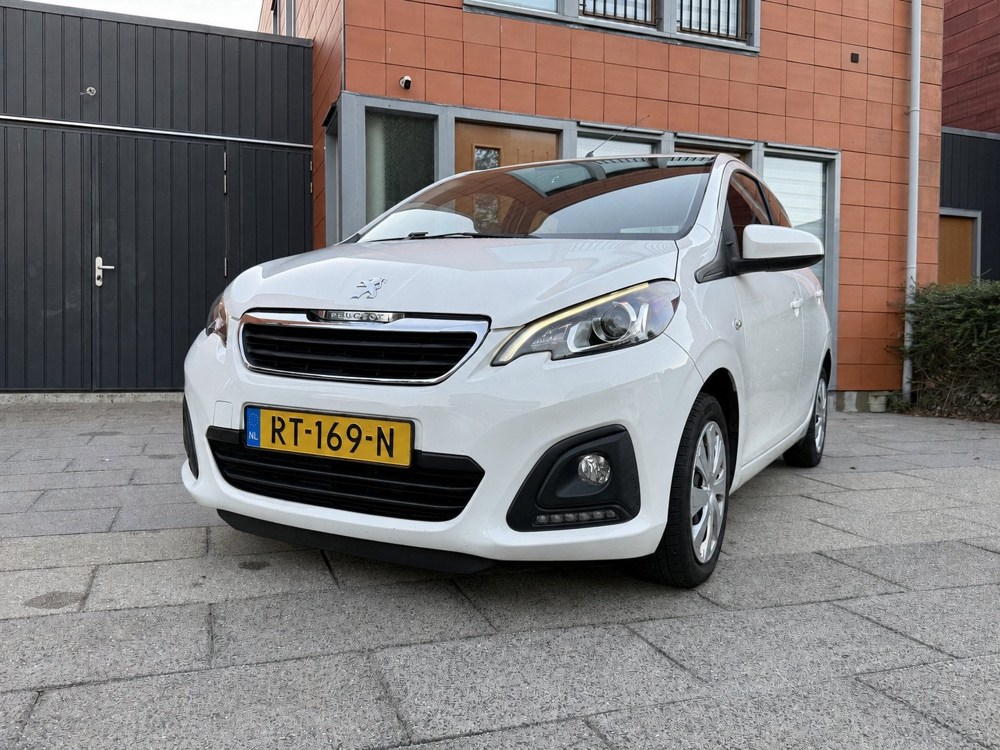 Peugeot 108 2018 | 91dkm NAP | CarPlay | Airco | Trekhaak, Voorwielaandrijving, 4 stoelen, Wit, Origineel Nederlands