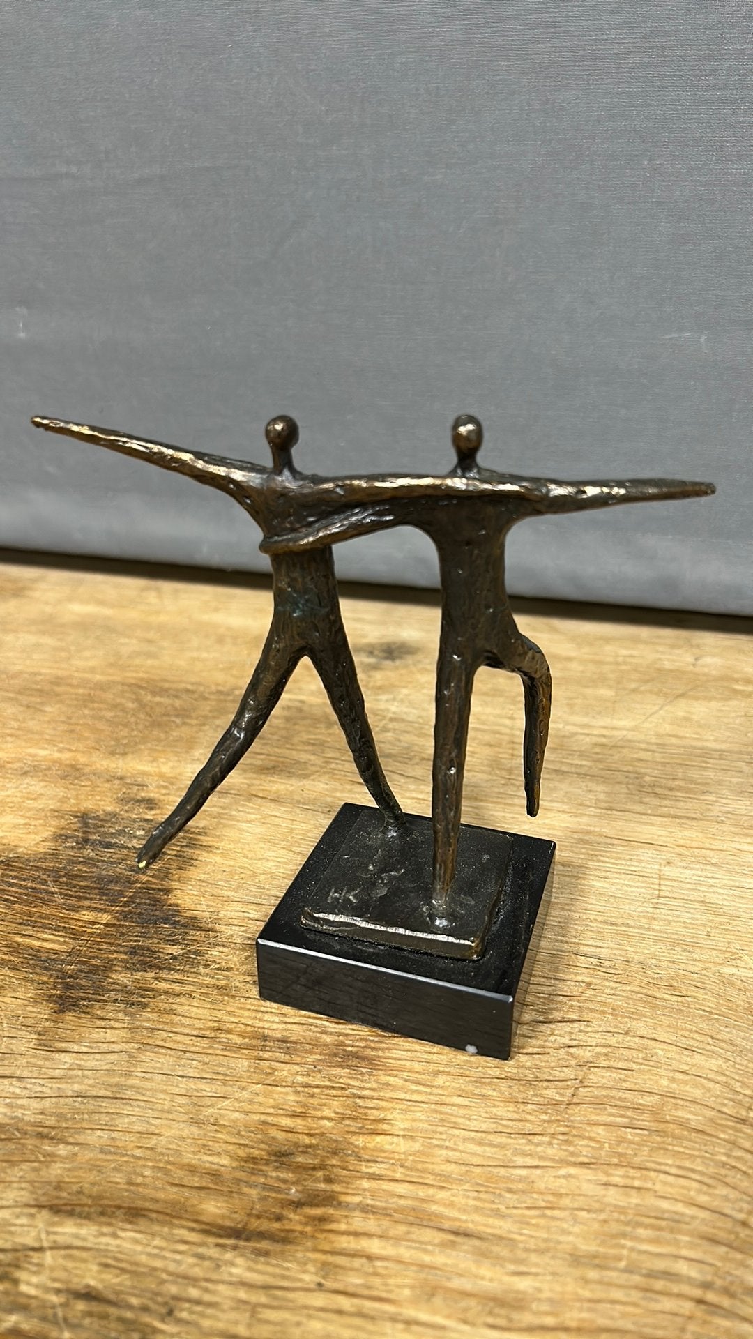 “Een prettige samenwerking” van Hans Kuyper., Groep mensen, Minder dan 20 cm, Ophalen of Verzenden, Brons