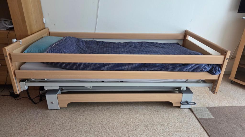 Hoog laag zorg bed, Huis en Inrichting, Slaapkamer | Bedden, Ophalen, Verstelbaar, 90 cm, Eenpersoons