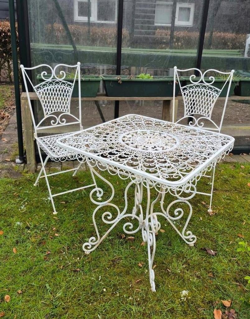Brocante wit Smeedijzeren Bistroset, Tuinset Balkonset, Overige materialen, Zo goed als nieuw, Tuinset, Eettafel