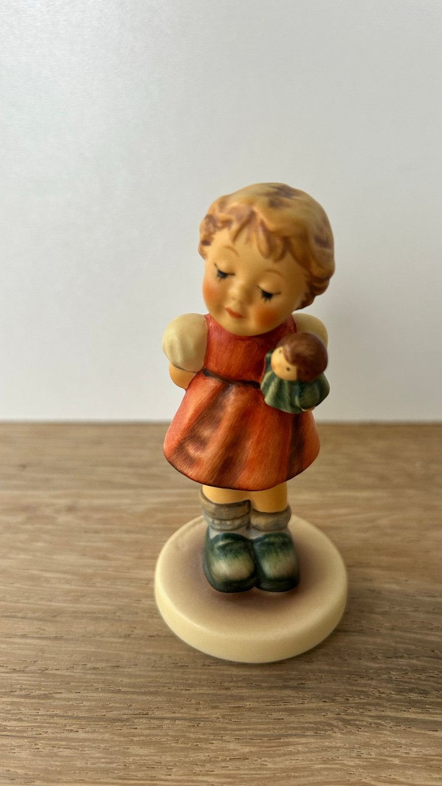 Goebel Hummel 4103/A "Puppet Princess" uit 1959 - Goebel, Ophalen of Verzenden, Zo goed als nieuw