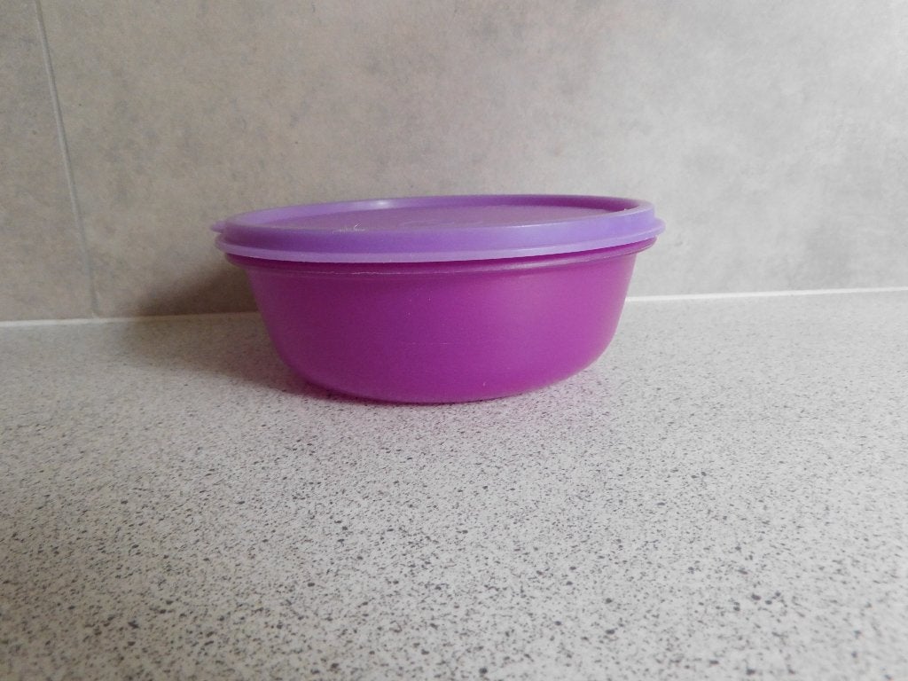Tupperware Ruimteschaal 600 ml. Lila Paars Vintage, Gebruikt, 600 ml, Schaal, Paars