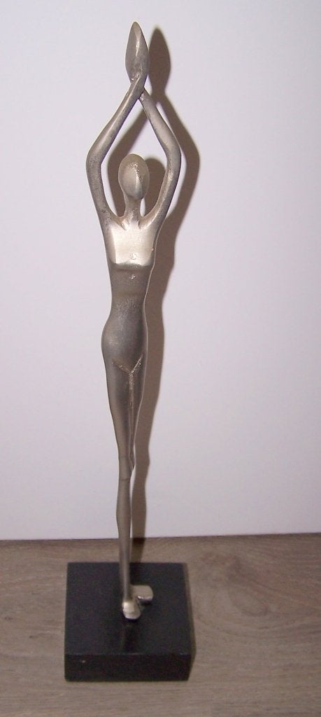 Mooi groot sculptuur Ballerina. Metaal op houten voet. Izgs., Antiek en Kunst, Kunst | Beelden en Houtsnijwerken, Ophalen of Verzenden