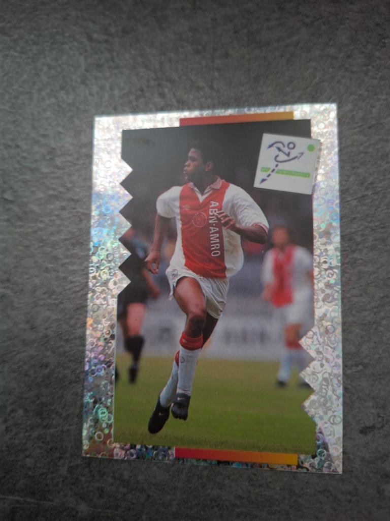 Panini sticker Voetbal 96. Actiefoto Patrick Kluivert Ajax., Verzenden, Zo goed als nieuw, Sticker