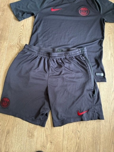 Orgineel Nike PSG tenue, maat M/L, Maat M, Ophalen of Verzenden, Zo goed als nieuw, Set