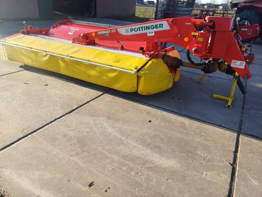 Pottinger maaicombinatie schijvenmaaier front en achter maai, Ophalen, Weidebouw