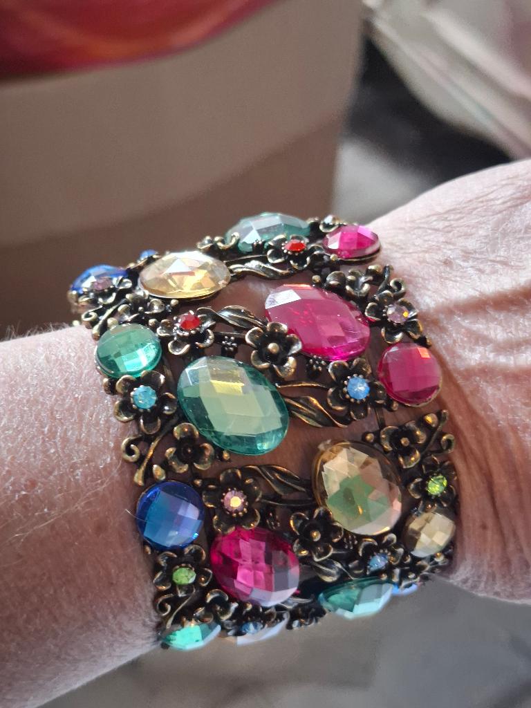 WEG=WEG mooie armband 1,00 euro, Ophalen of Verzenden, Zo goed als nieuw, Overige kleuren, Overige materialen