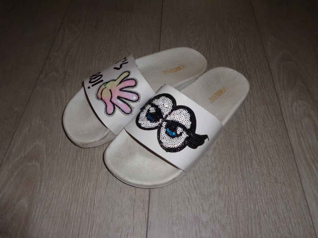 grappige meisjesslippers van THE WHITE BRAND, maat 37, Gebruikt, Meisje, Schoenen, Ophalen of Verzenden