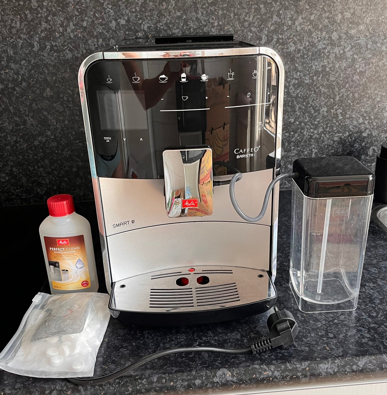 Barista T Smart Volautomatische espressomachine zwart, Ophalen, Afneembaar waterreservoir, Espresso apparaat, Koffiebonen