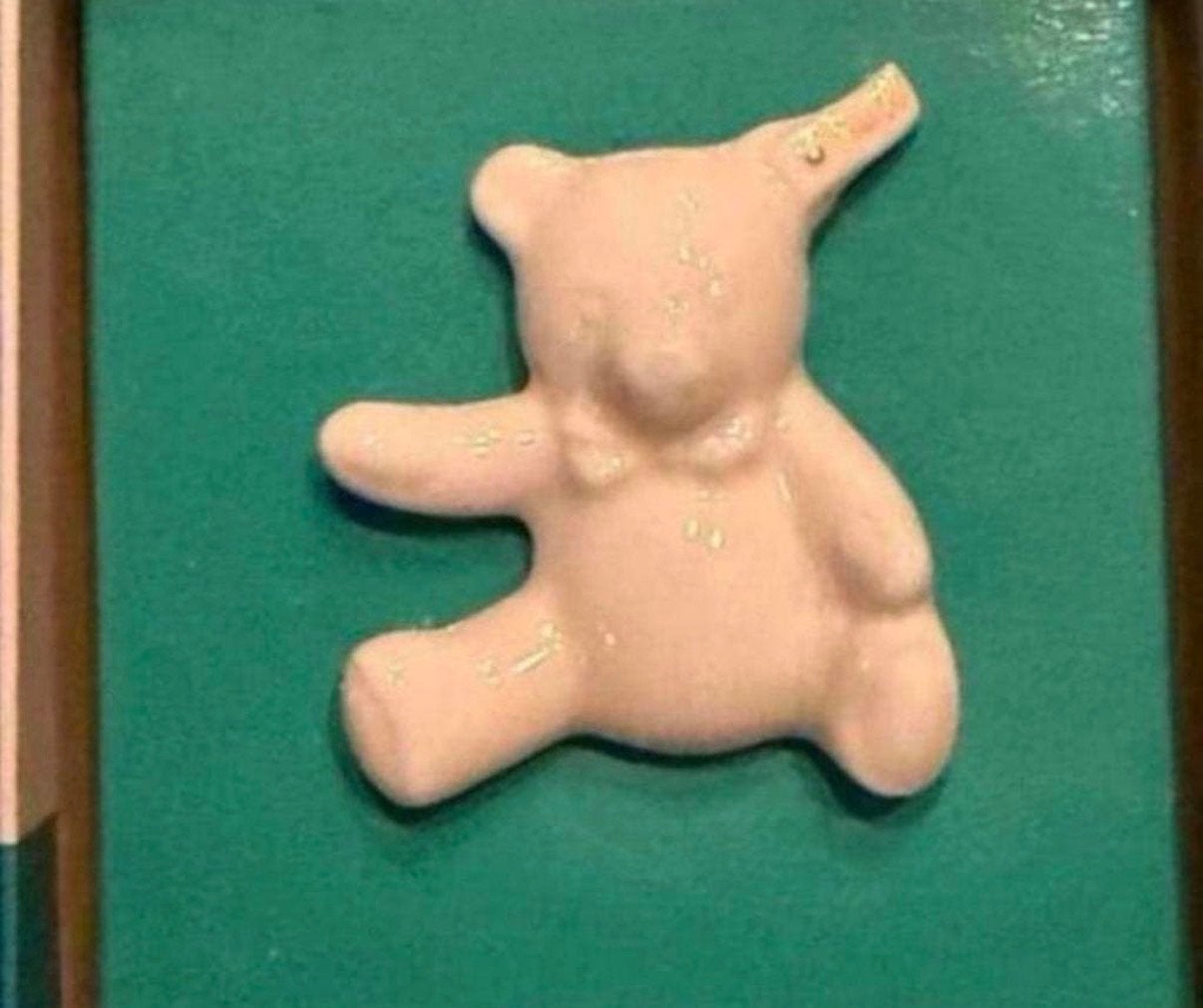 Antieke porseleinen Steiff broche in origineel doosje, Overige materialen, Wit, Minder dan 4 cm, Ophalen of Verzenden