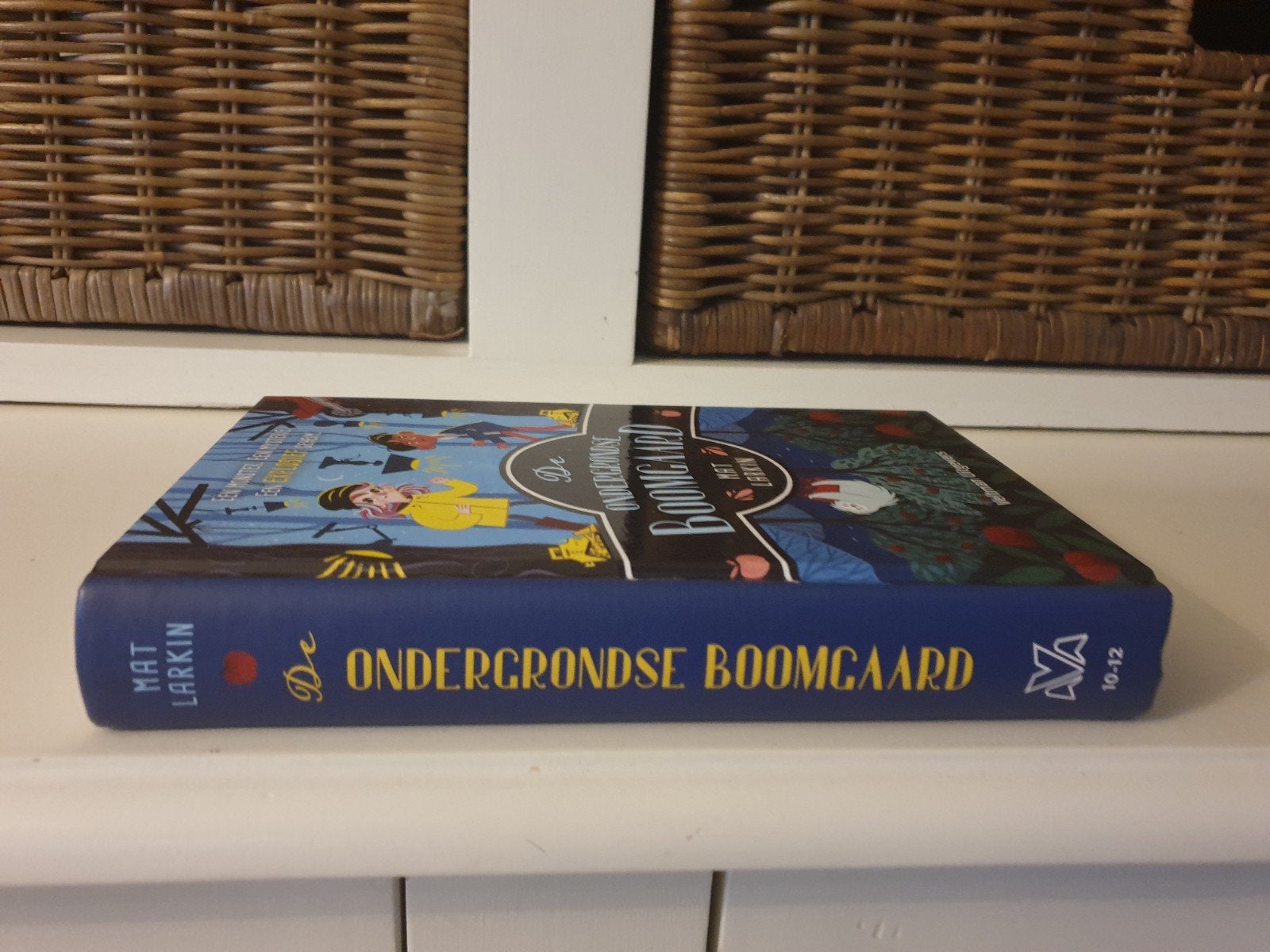 Mat Larkin - De ondergrondse boomgaard, Ophalen of Verzenden, Zo goed als nieuw