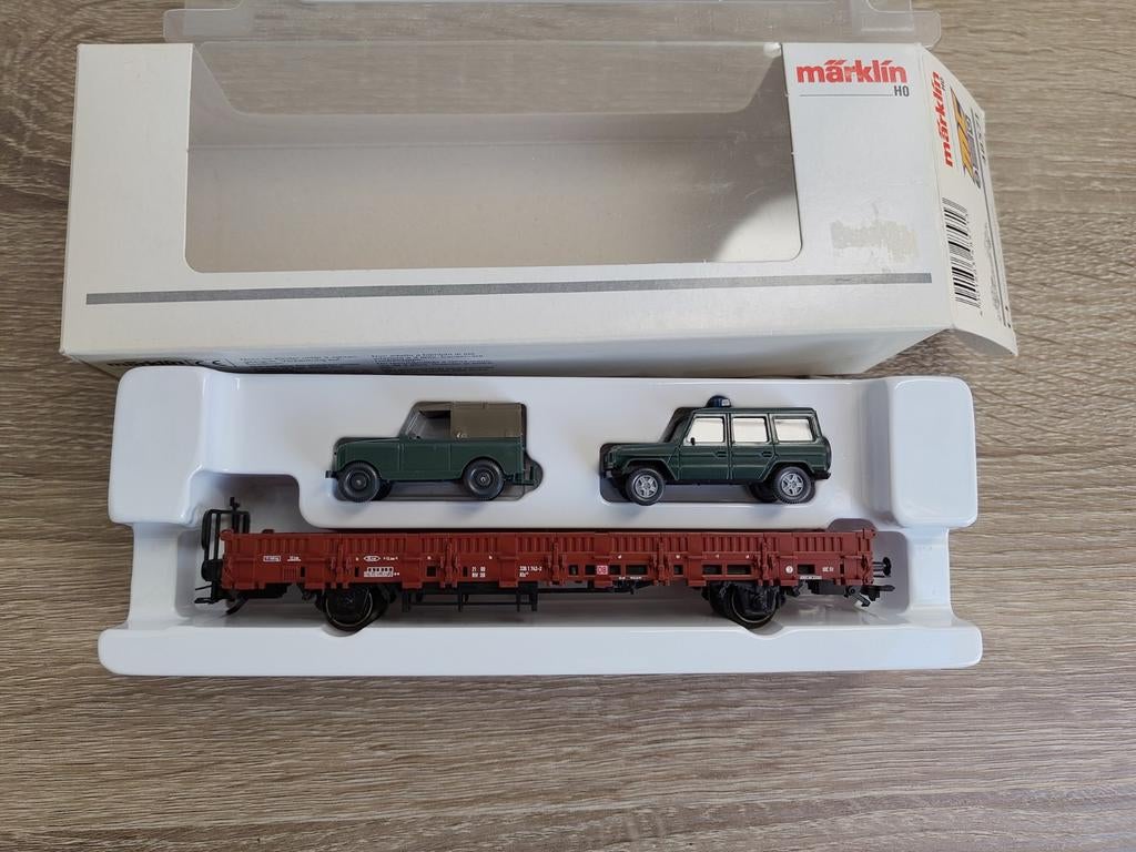 Märklin 48571 - platte wagen DB met Land Rover en Mercedes G, Wisselstroom, Wagon, Ophalen of Verzenden, Zo goed als nieuw