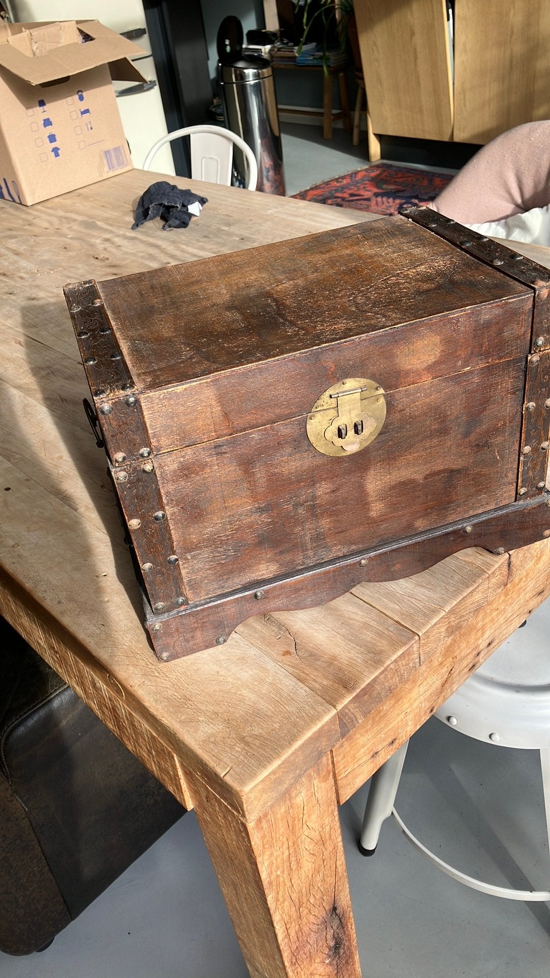 Antiek klein kistje 36x25x23 met rode binnenkant, Ophalen of Verzenden, Zo goed als nieuw, Minder dan 50 cm