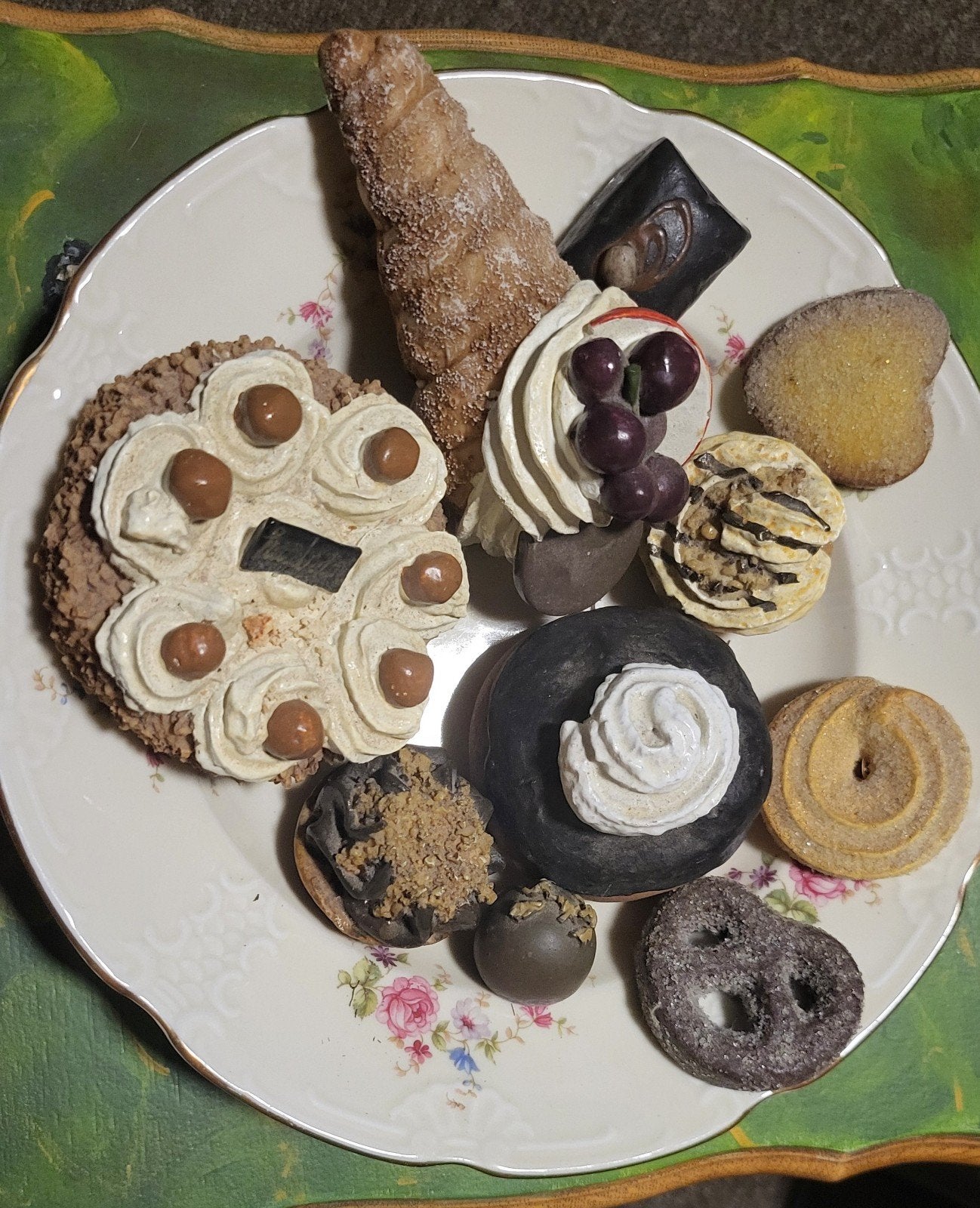 Een bord vol "gebak", Ophalen of Verzenden