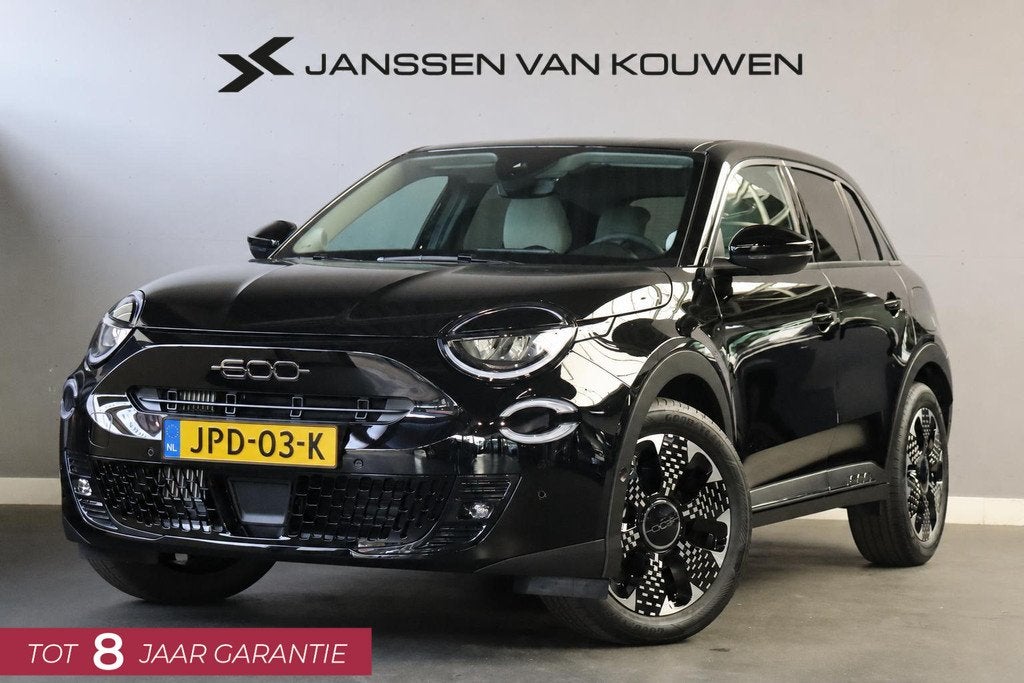 Fiat 600 1.2 Hybrid La Prima 145 PK / Voorraad Voordeel, Auto's, Euro 6, 1199 cc, 620 kg, Zwart