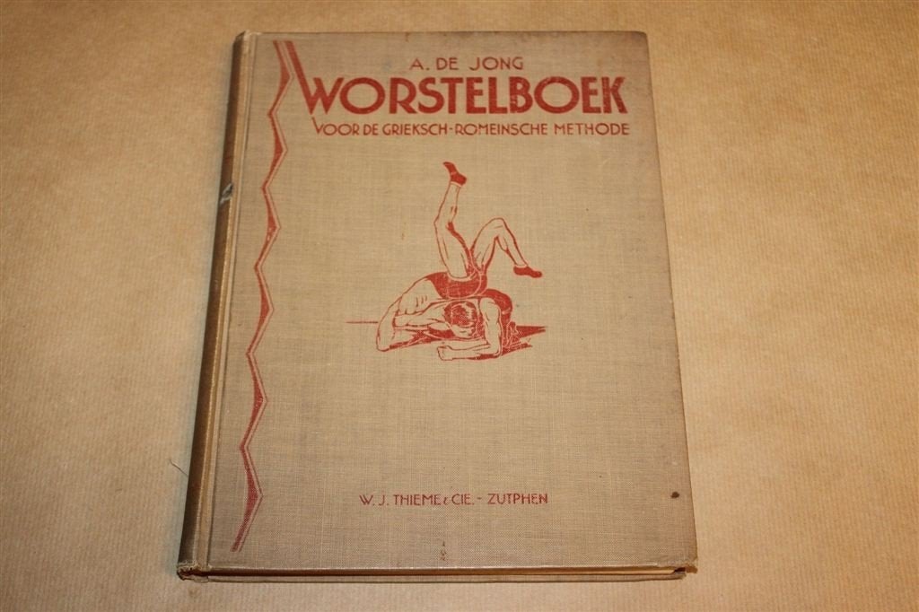 Worstelboek — Grepen voor Grieks-Romeins Worstelen 1933, Ophalen of Verzenden, Gelezen, Watersport en Hengelsport