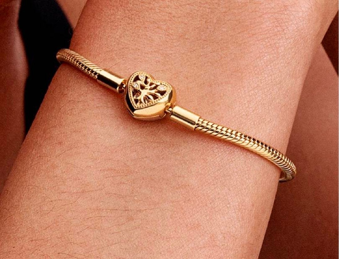 gezocht echte pandora armband goud kleurig, Verzenden, 19 tot 20, Zo goed als nieuw, Dame