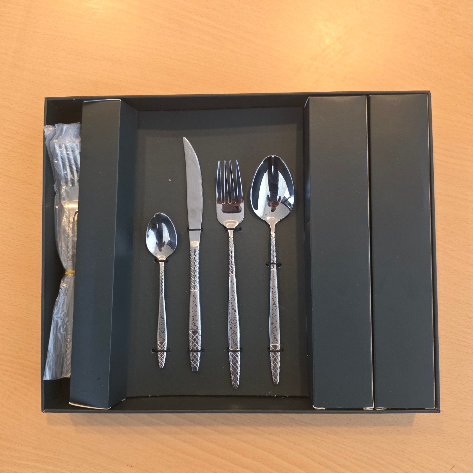 Luxe Zilveren Bestekset Glance 24-delig | Nieuw in Doos, Ophalen of Verzenden, Nieuw, Rvs of Chroom, Bestekset