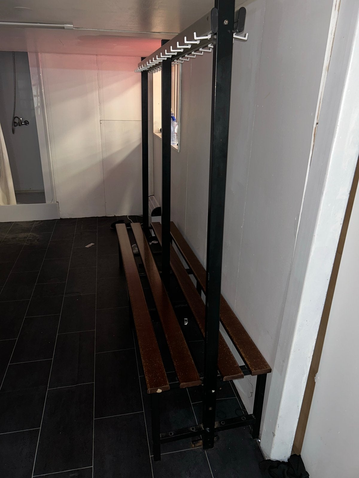 2 gebruikte kledingrekken met bankje en haken, Ophalen of Verzenden, Gebruikt
