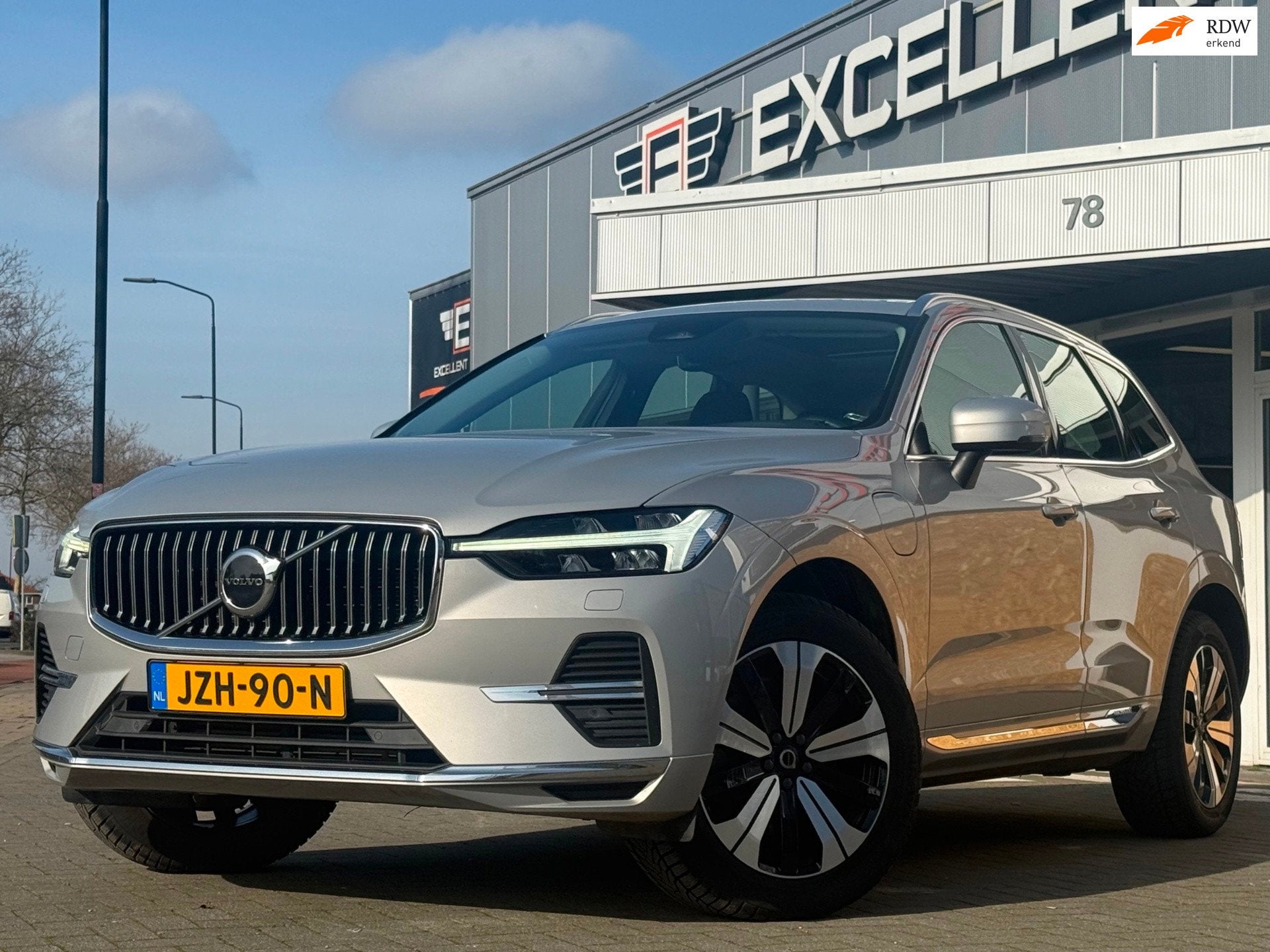 Volvo XC60 2.0 T6 Plug-in hybrid AWD Plus Bright, Automaat, Dealer onderhouden, Gebruikt, 4 cilinders