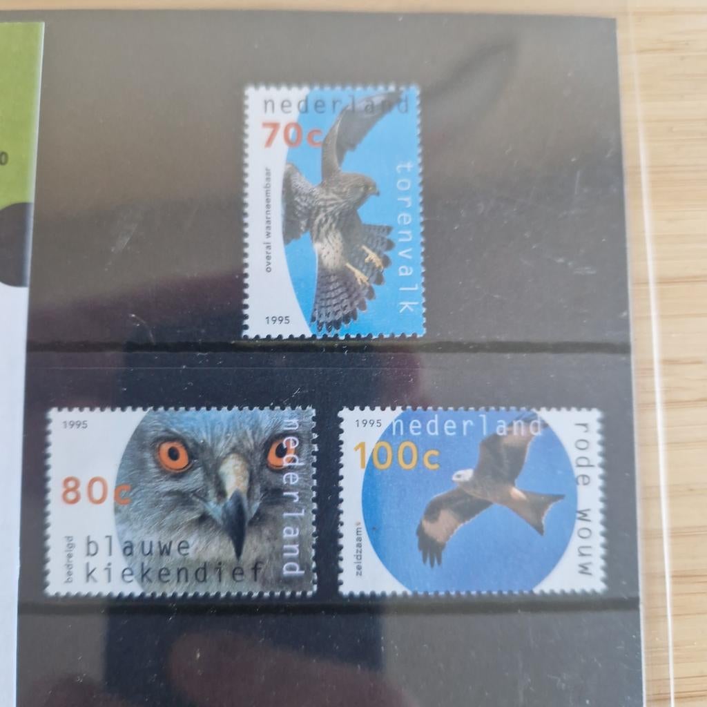 postzegelmapje 140 natuur en milieu roofvogels (1), Dieren en Toebehoren, Meerdere dieren