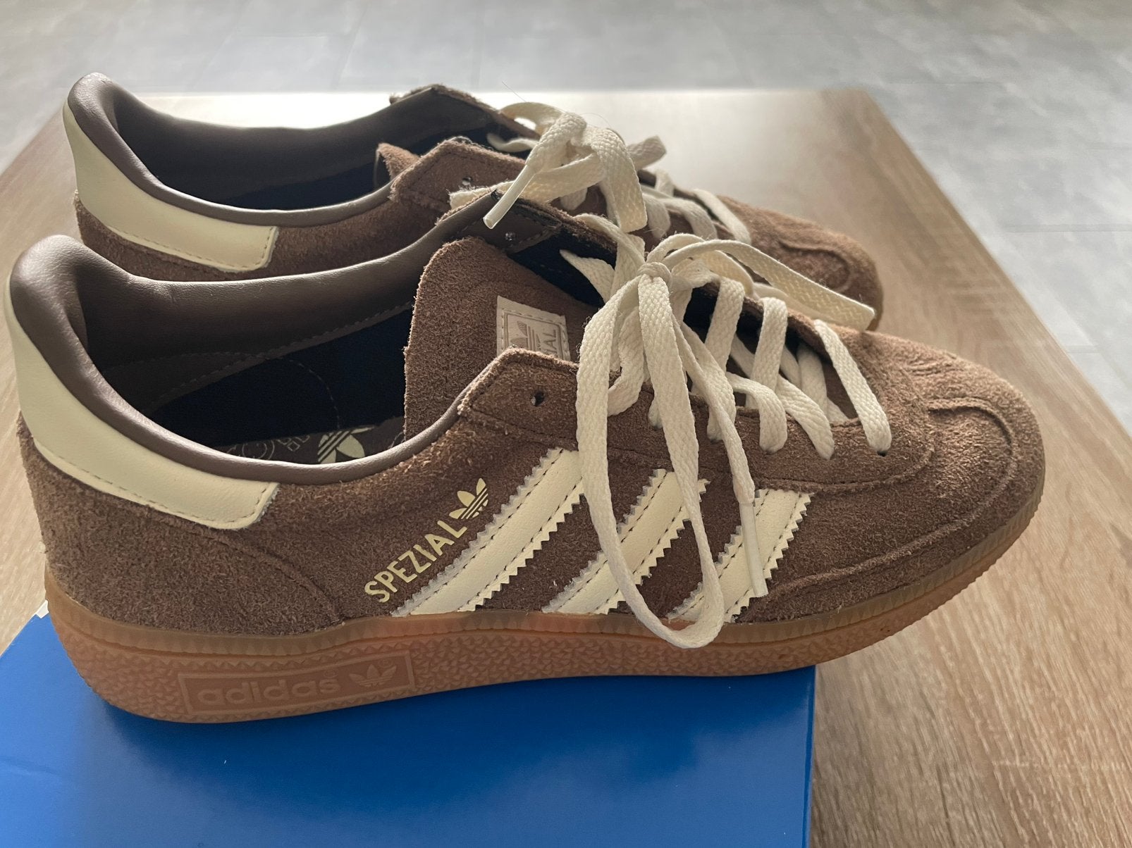 Adidas spezial schoenen maat 36/37, Adidas, Hardloopschoenen, Ophalen of Verzenden, Zo goed als nieuw
