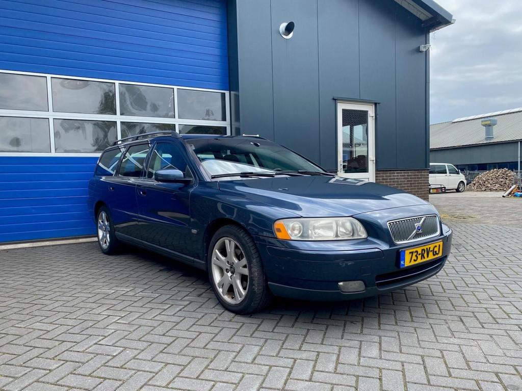 Volvo V70 2.4 Momentum clima cruise, Auto's, Voorwielaandrijving, Blauw, 129 €/maand, Euro 4