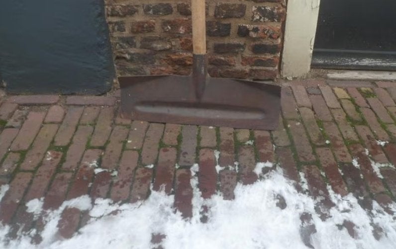 Oude vintage sneeuwschuiver 49 cm. breed sneeuwruimer ijzer, Ophalen, Gebruikt, Schop