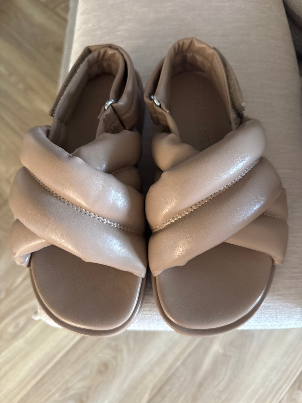Stand Studio Sandalen Maat 40 - Comfortabel en Stijlvol, Ophalen of Verzenden, Zo goed als nieuw, Beige, Sandalen of Muiltjes