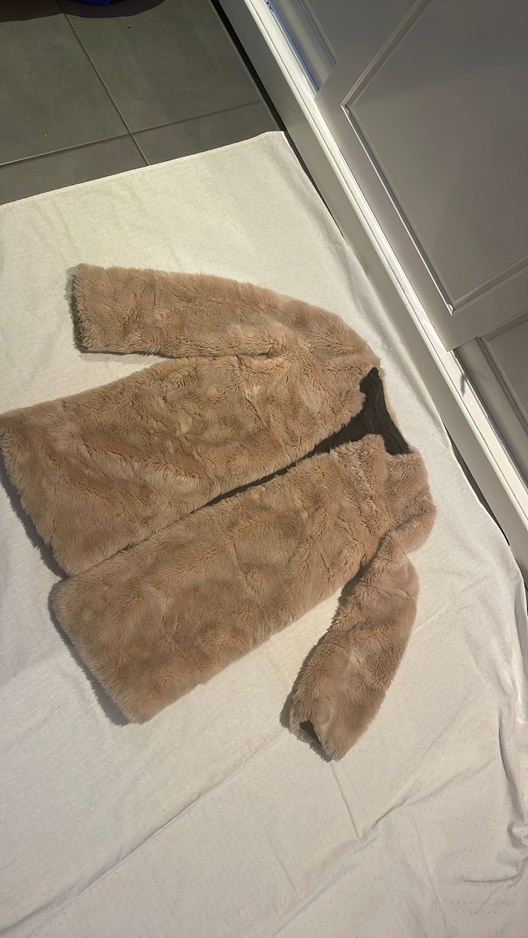 Zara faux bontjas large, Ophalen of Verzenden, Gedragen, Maat 42/44 (L), Beige
