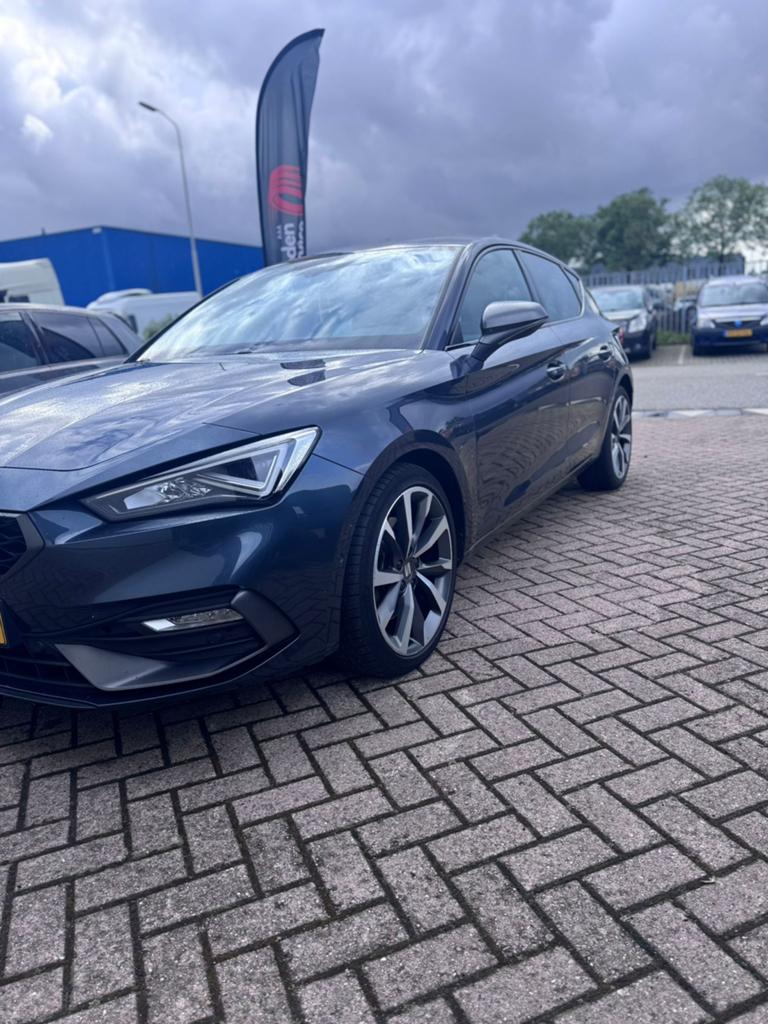 Seat Leon FR Launch Edition 1.5 eTsi | Keyless | Sfeer, Auto's, Seat, Bedrijf, Leon, ABS, Achteruitrijcamera, Adaptive Cruise Control