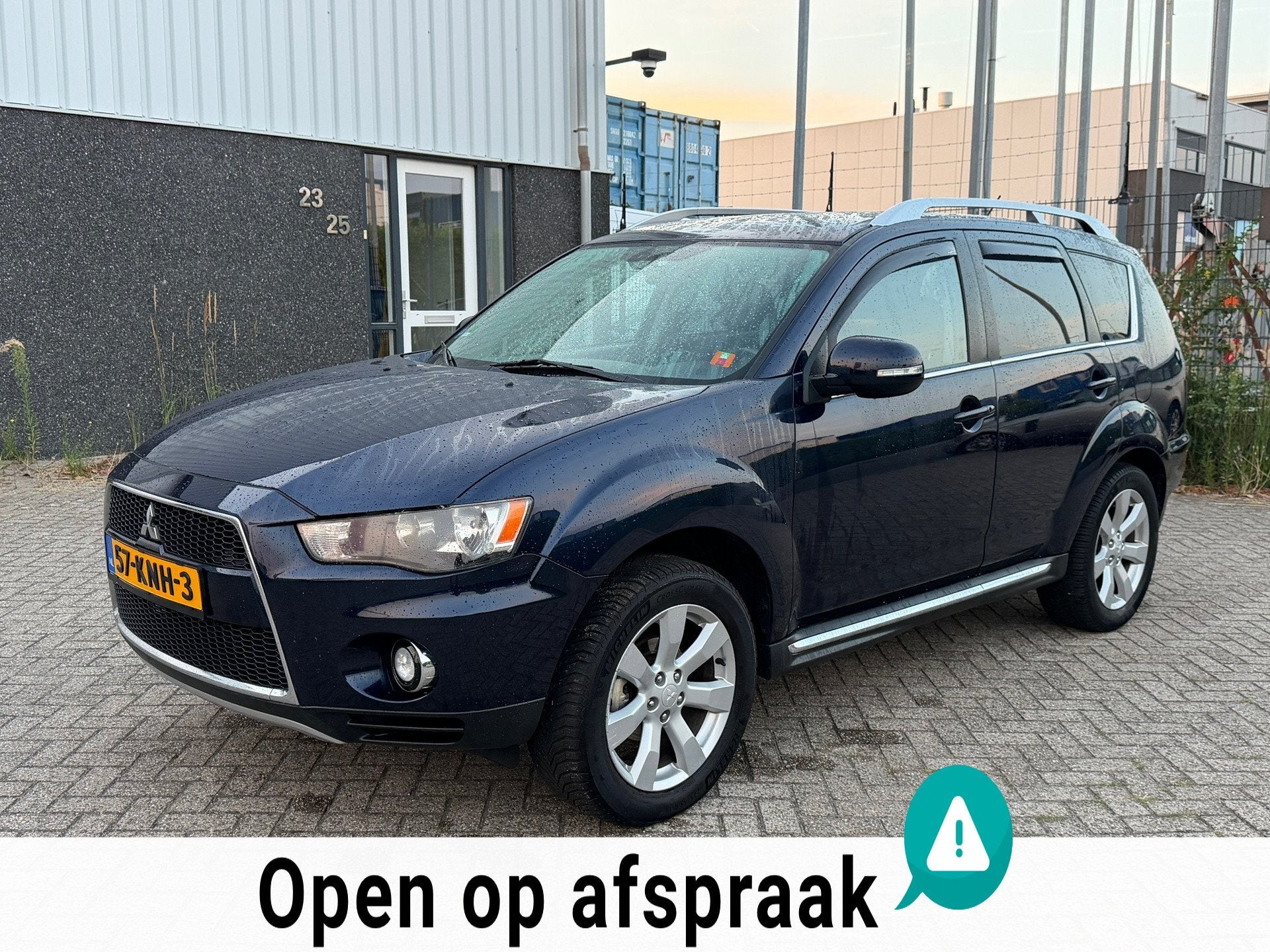 Mitsubishi Outlander 2.0 Intro Edition Automaat Navi, Auto's, 1998 cc, Zwart, 4 cilinders, Blauw