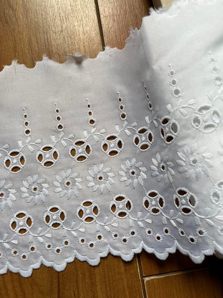 3 meter broderie randje 16 cm hoog, Hobby en Vrije tijd, Wit, 200 cm of meer, Ophalen of Verzenden, Zo goed als nieuw