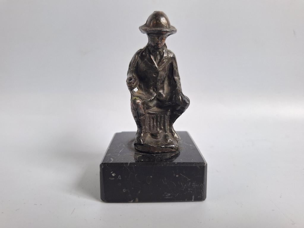 Brons beeldje van ik gok een brandweerman., Ophalen of Verzenden