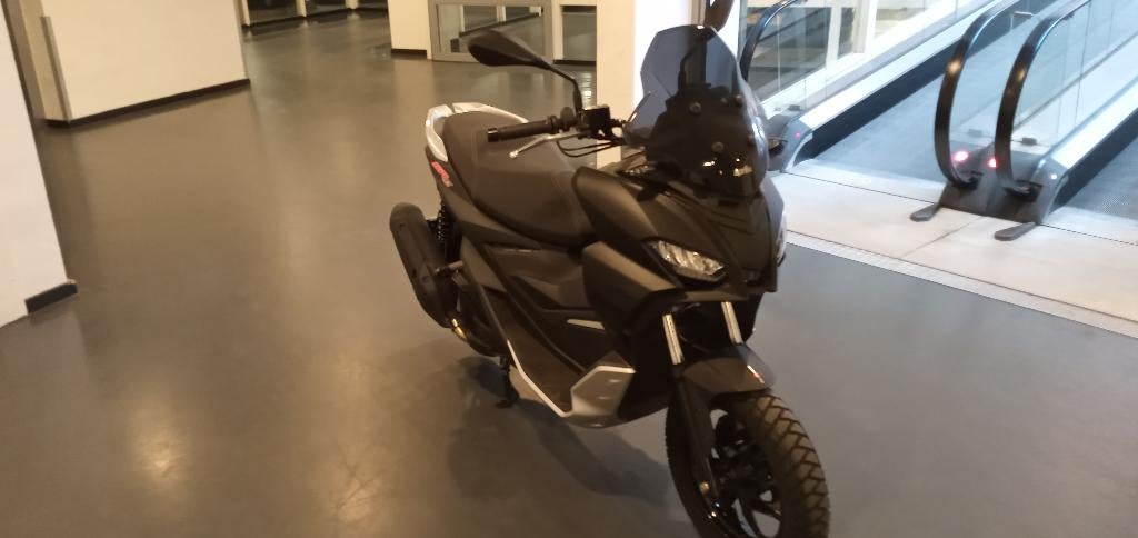 APRILIA SR GT 200 zwart  NIEUW STAAT, Scooter, Nieuw, Particulier, Minimaal motorrijbewijs A2