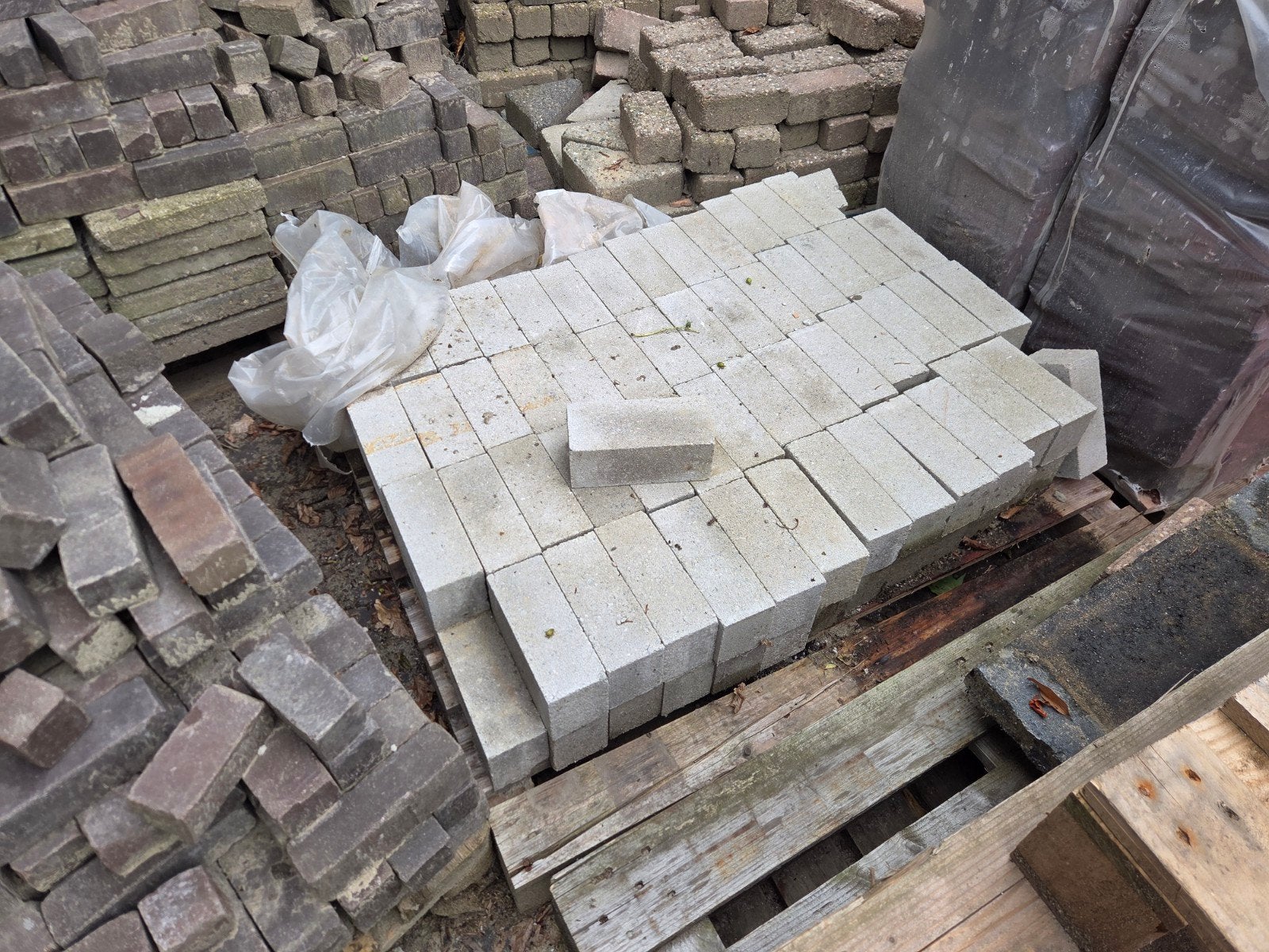 Betonblokjes Maasformaat ong 110 stuks, Ophalen, Nieuw, Beton