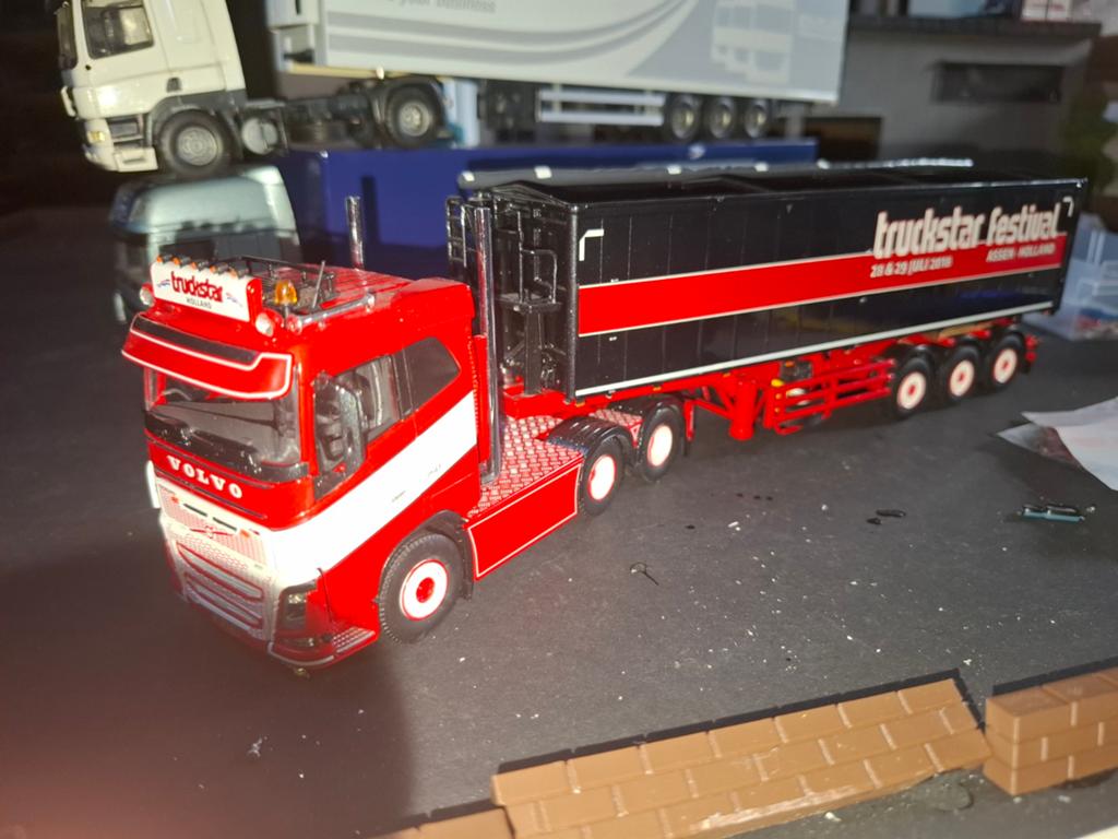 Volvo truckstar 2018, Hobby en Vrije tijd, Modelauto's | 1:50, Ophalen of Verzenden, Zo goed als nieuw, Bus of Vrachtwagen, Tekno