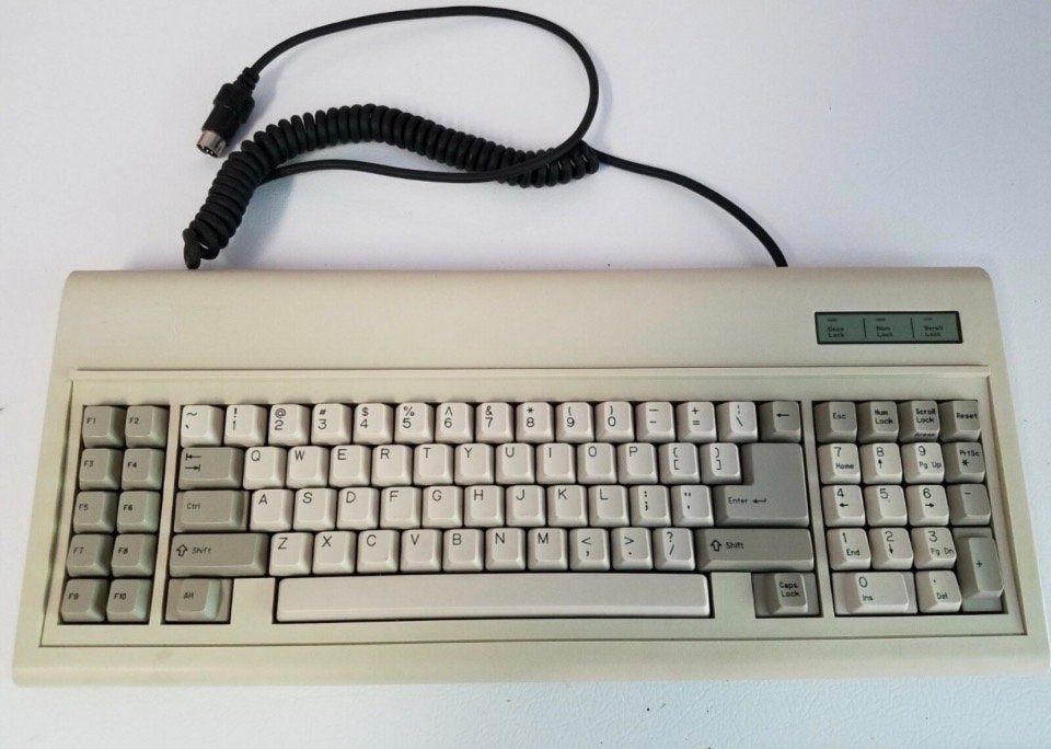 Gezocht: Vintage keyboard met DIN5 aansluiting (1982-1988), Computers en Software, Toetsenborden, Ophalen, Qwerty, Gebruikt, Bedraad