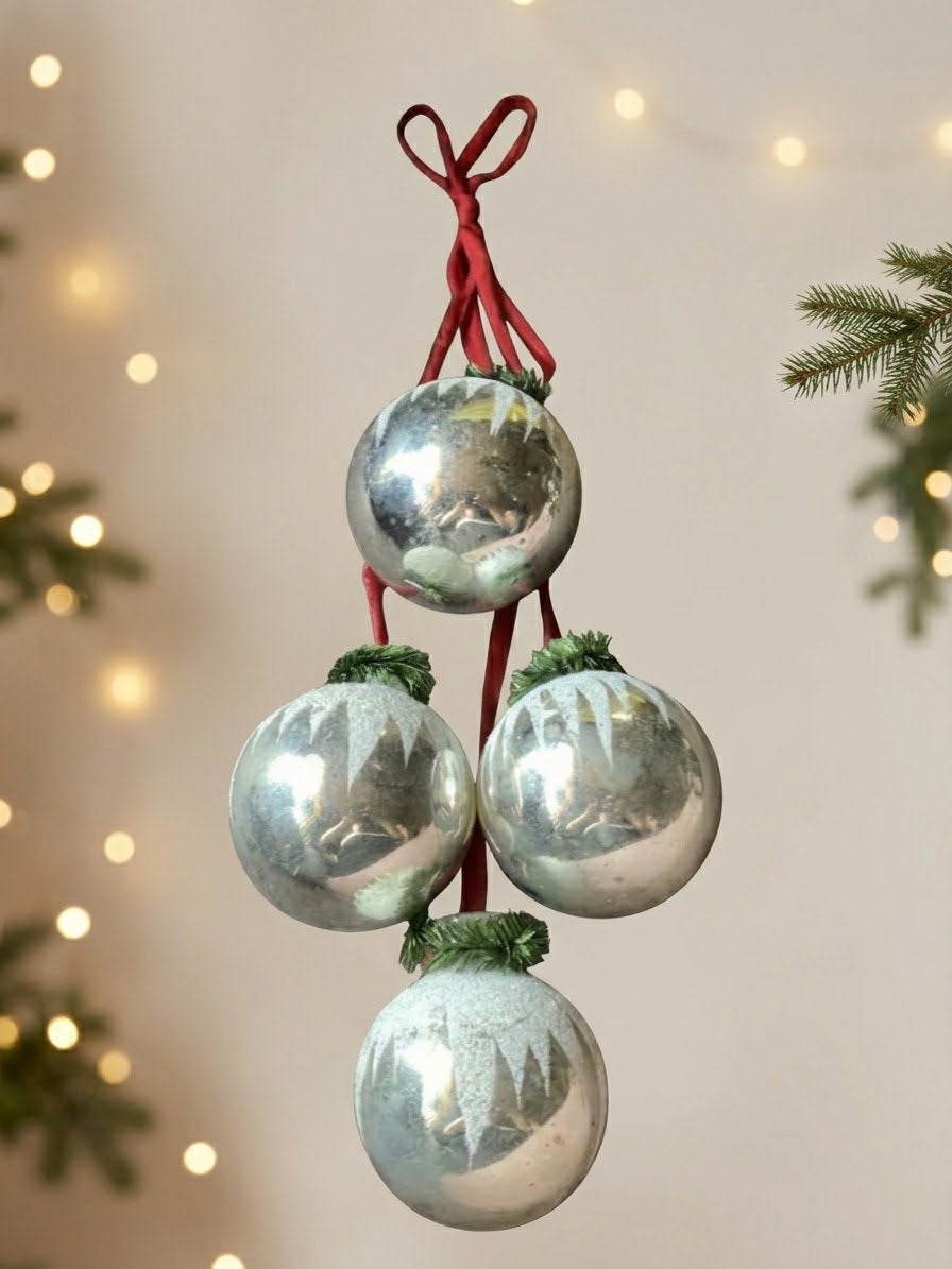 Set van 4 Retro/Vintage Kerstballen met Sneeuw en Linten, Ophalen, Gebruikt