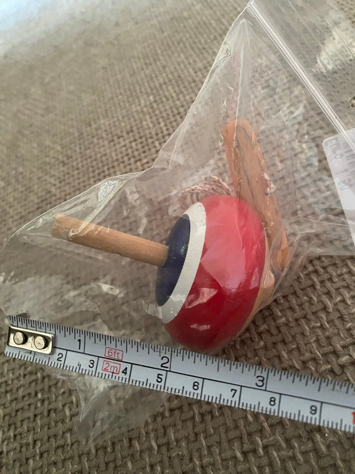 Houten tol rood/blauw - Nieuw in verpakking, Ophalen of Verzenden, Nieuw, Jongen of Meisje