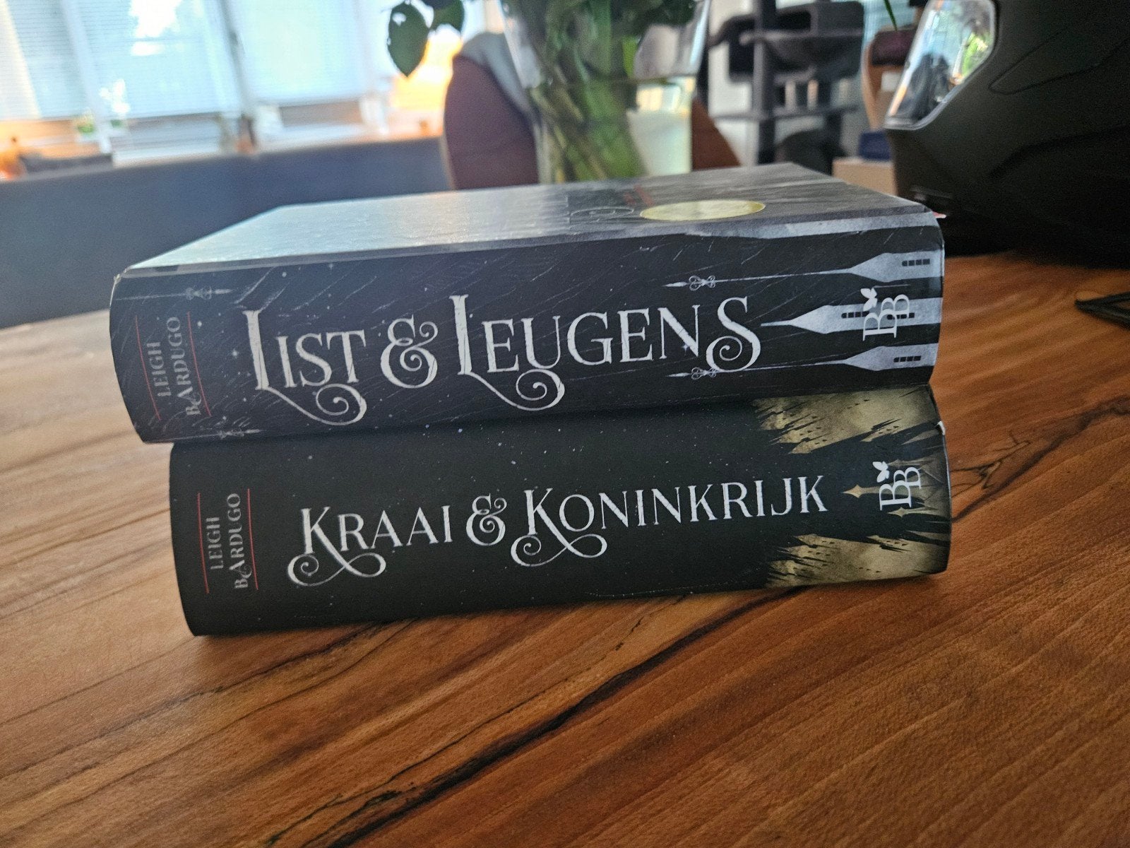 List & Leugens en Kraai & Koninkrijk (Leigh Bardugo), Boeken, Ophalen, Zo goed als nieuw, Leigh Bardugo