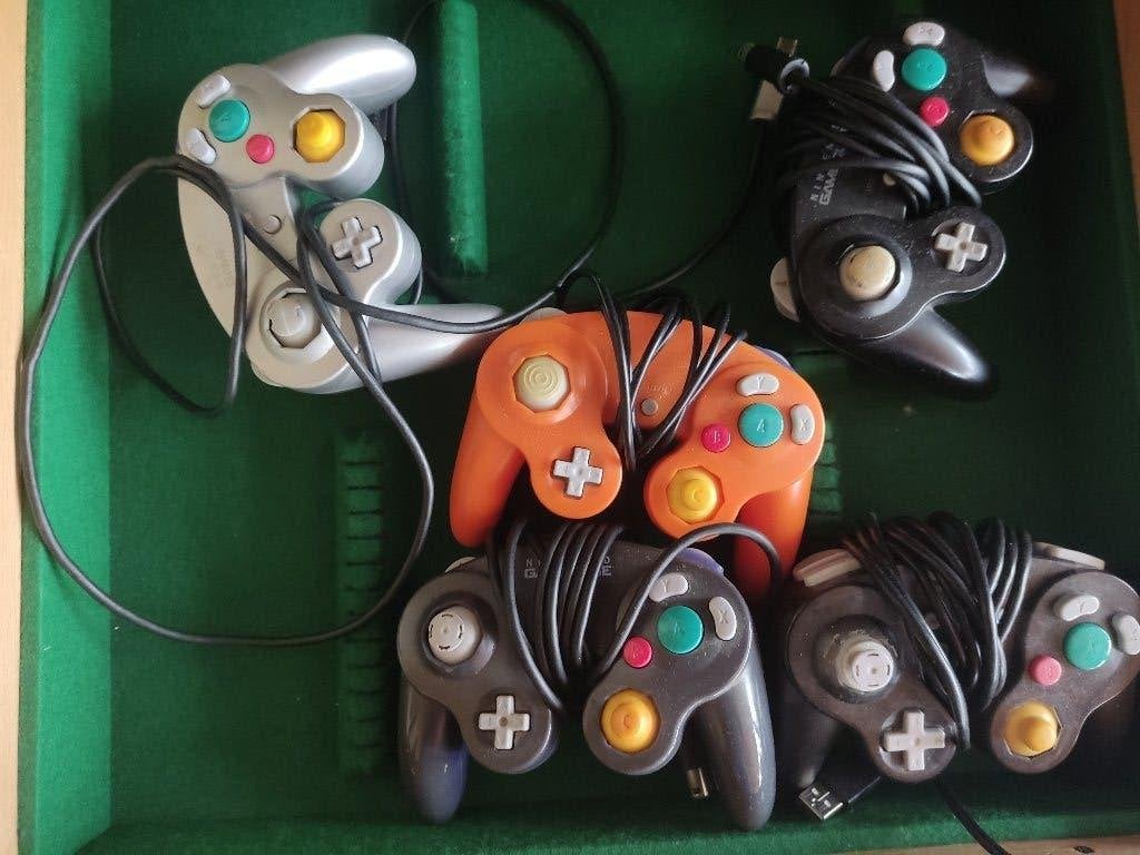 GameCube controllers, Ophalen of Verzenden, Gebruikt, Met 2 controllers